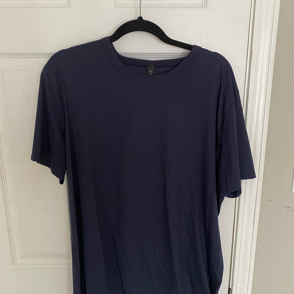 Lululemon fundamental t-shirt. Navy. Never worn. Size XXL